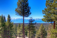 RedAwning Condo with Lakeview Deck